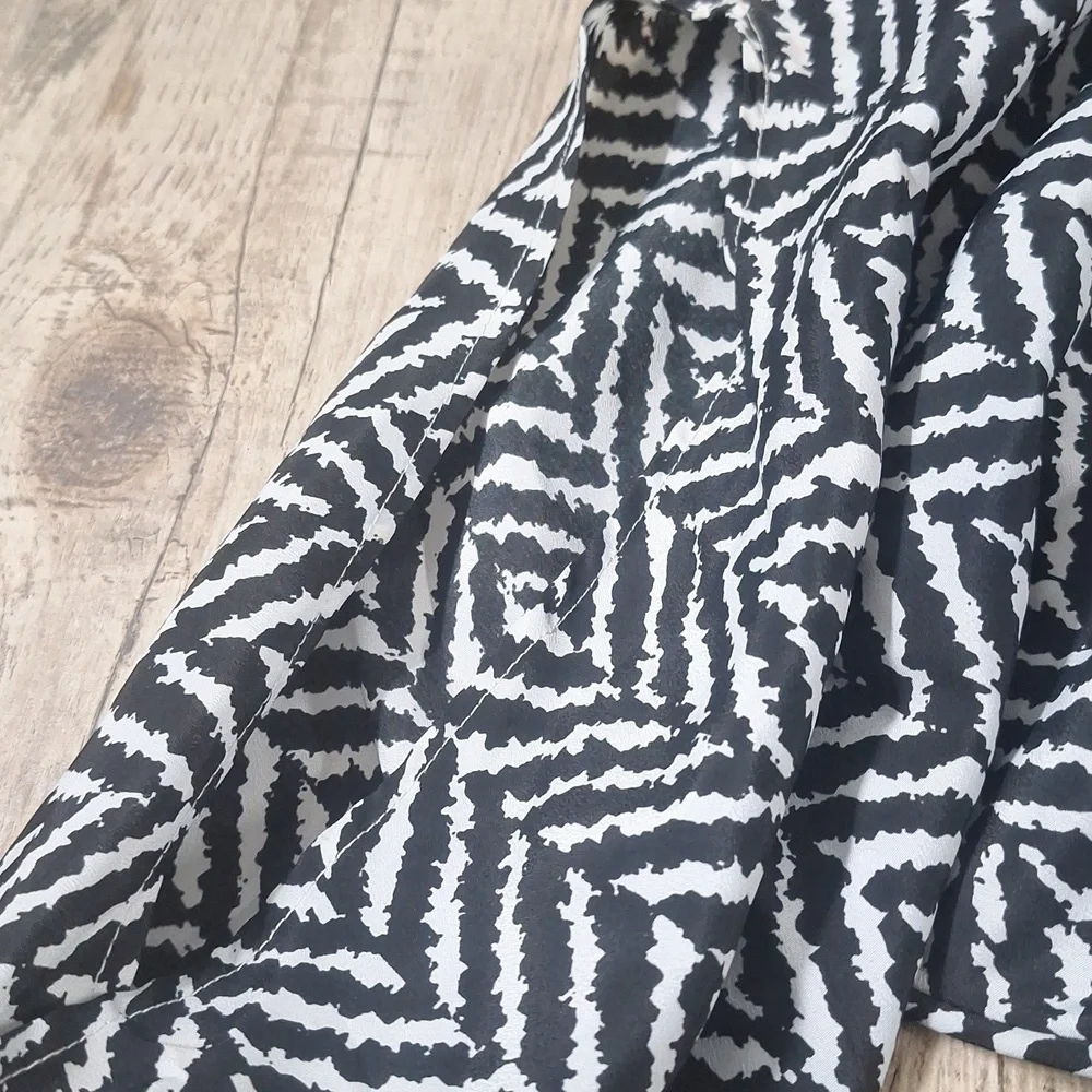 Studio Y Black & White Chevron Slit Sleeve Dress Size M #750